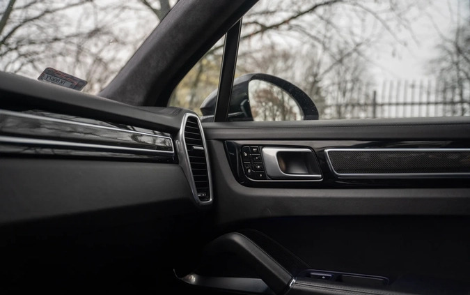 Porsche Cayenne cena 329900 przebieg: 153515, rok produkcji 2018 z Brusy małe 137